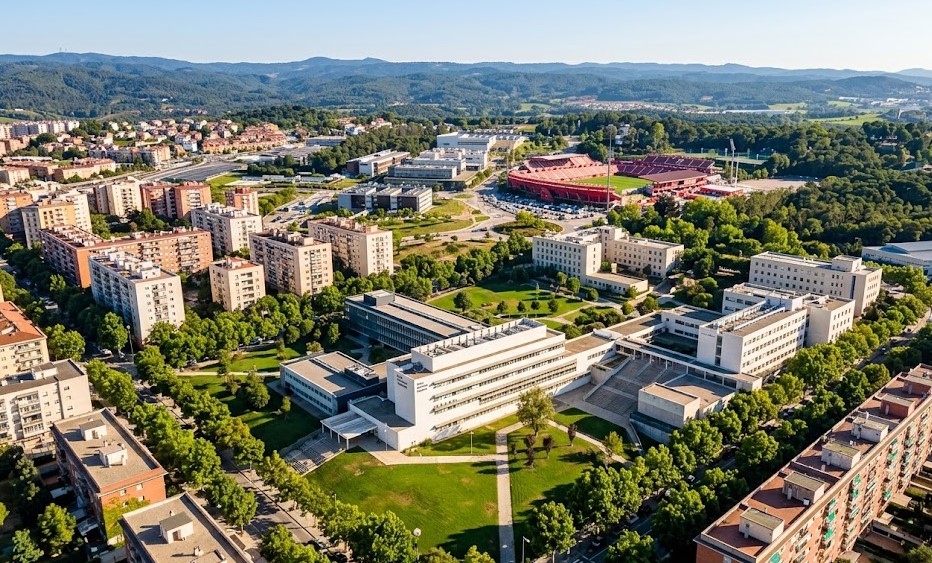 Vista del entorno universitario y residencial del barrio de Montilivi, Girona